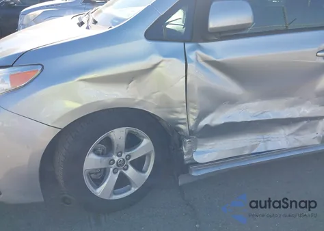 2020 Toyota Sienna Le z USA, uszkodzony, nr VIN 5TDKZ3DC1LS080737